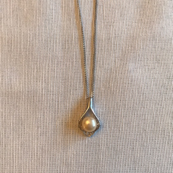 Sterling silver pearl and crystal pendant - Picture 3 of 4